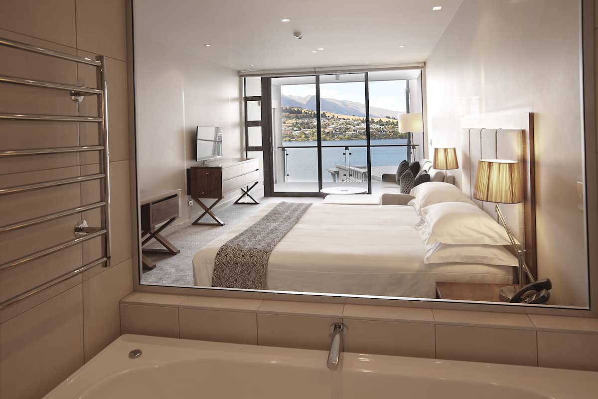 Chambre Exécutive, vue lac | Literie de qualité supérieure, minibar, coffres-forts dans les chambres