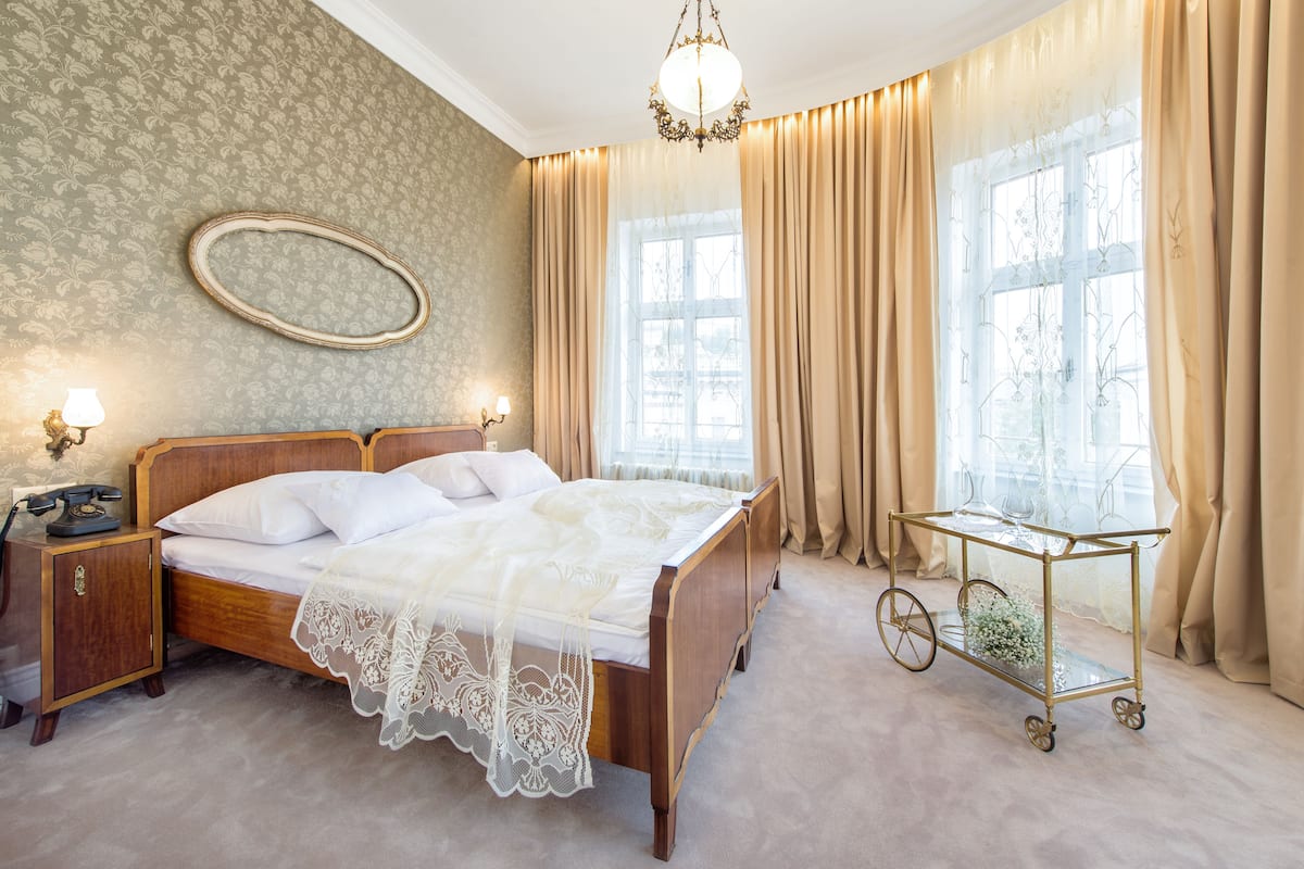 Deluxe Suite, 1 Bedroom, City View, Corner