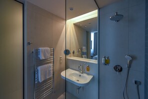Quarto luxo, 1 quarto, vista para a cidade, no canto | Frigobar, cofres nos quartos, escrivaninha