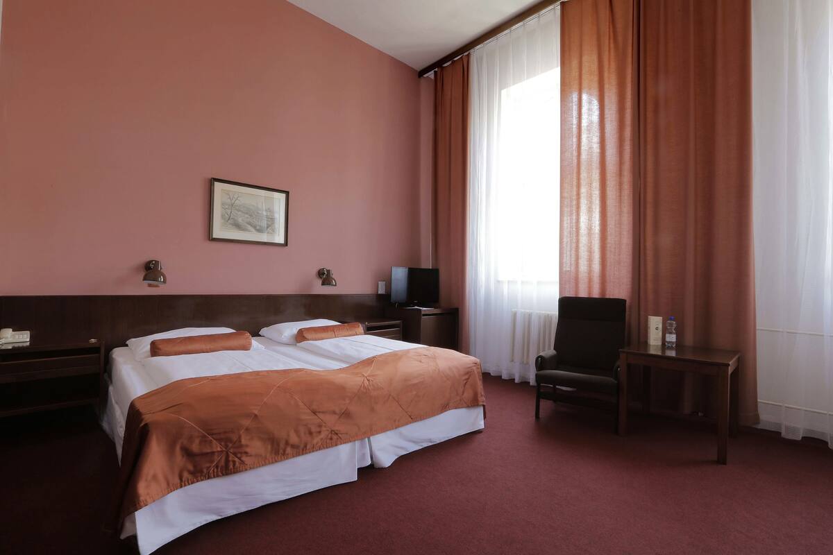 Double Room | Minibar, in-room safe, desk, laptop workspace