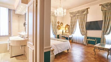 Suite Junior | 1 camera, biancheria da letto di alta qualità, copriletto in piuma