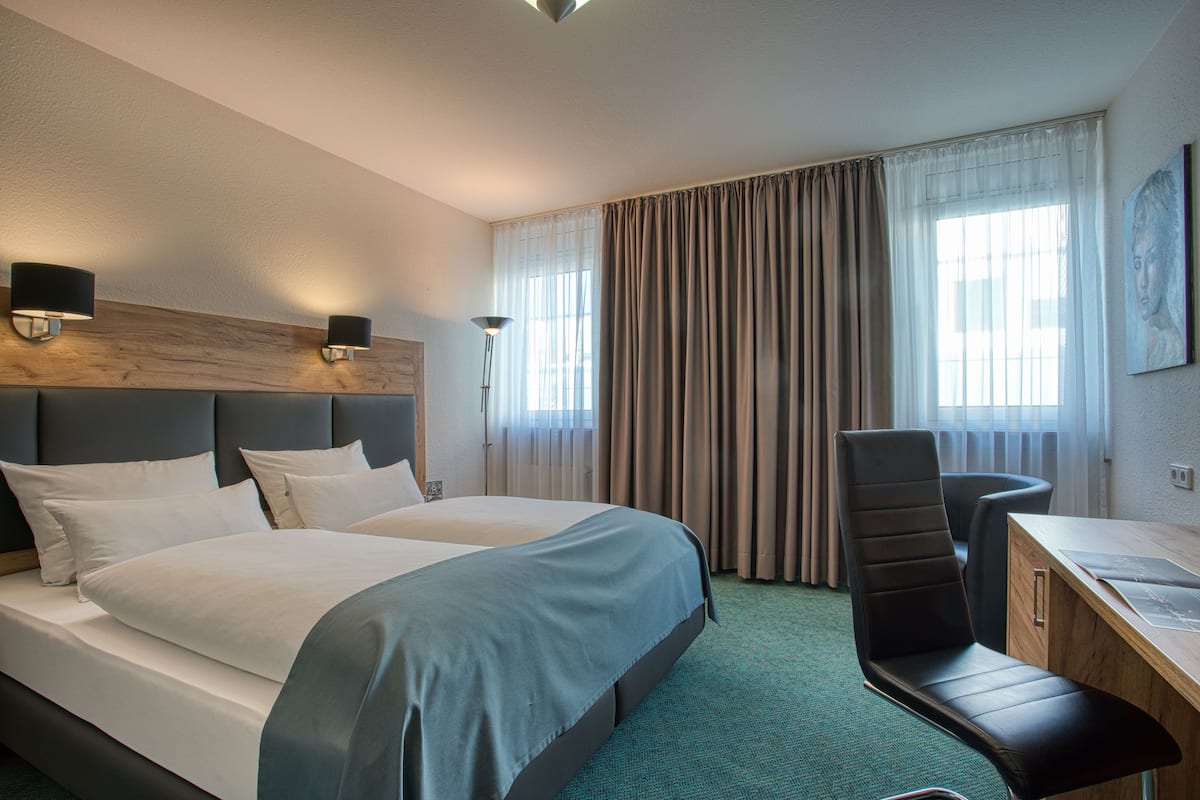 standard double room | 1 bedroom, desk, laptop workspace, blackout curtains