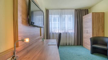 1 bedroom, desk, laptop workspace, blackout drapes