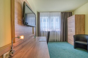 1 bedroom, desk, laptop workspace, blackout drapes