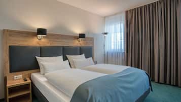 Standard Double Room | 1 bedroom, desk, laptop workspace, blackout drapes