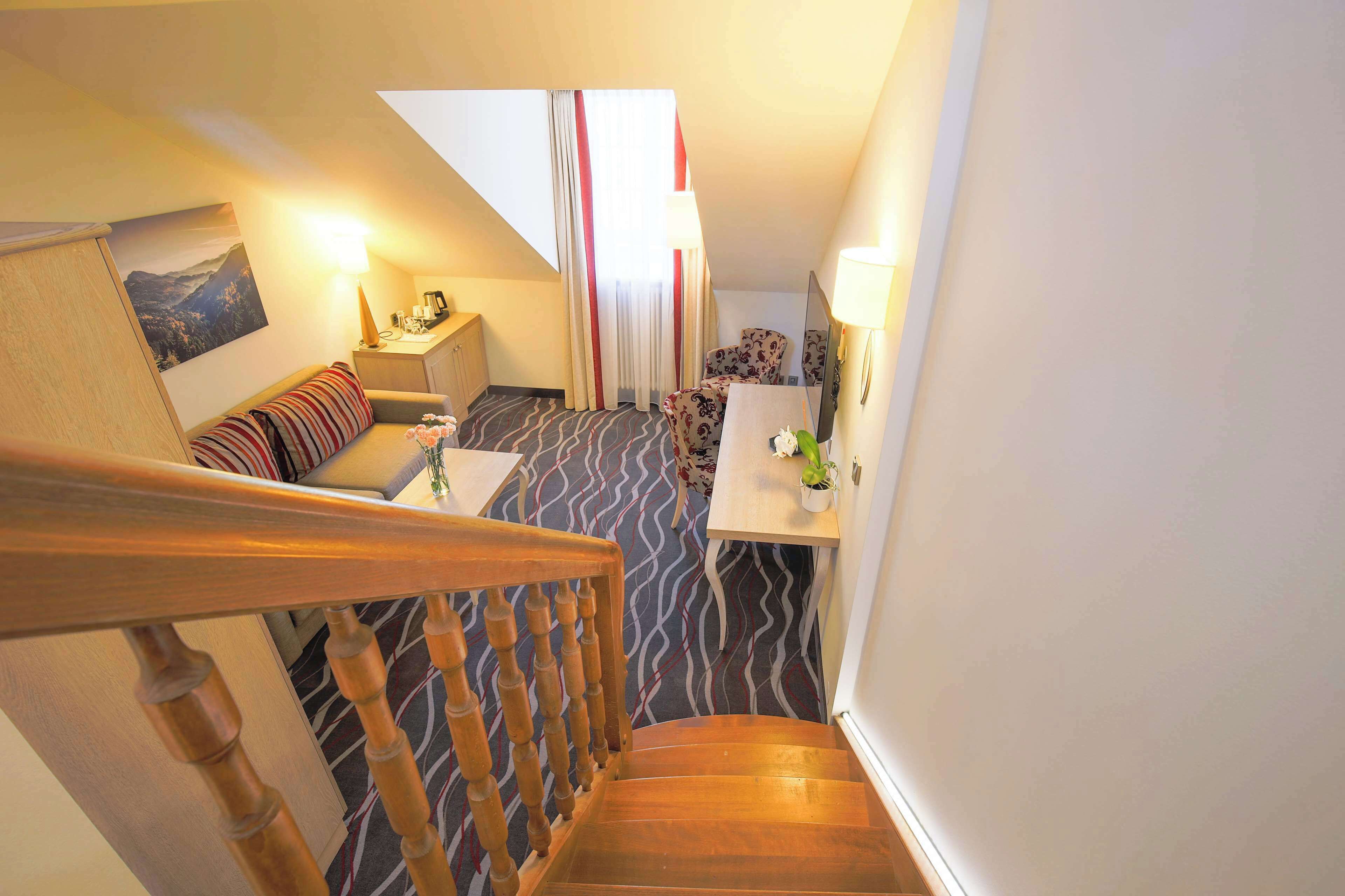 junior suite, 1 double bed (converts to 2 twin beds;with sofabed) | hypo-allergenic bedding, minibar, in-room safe, desk