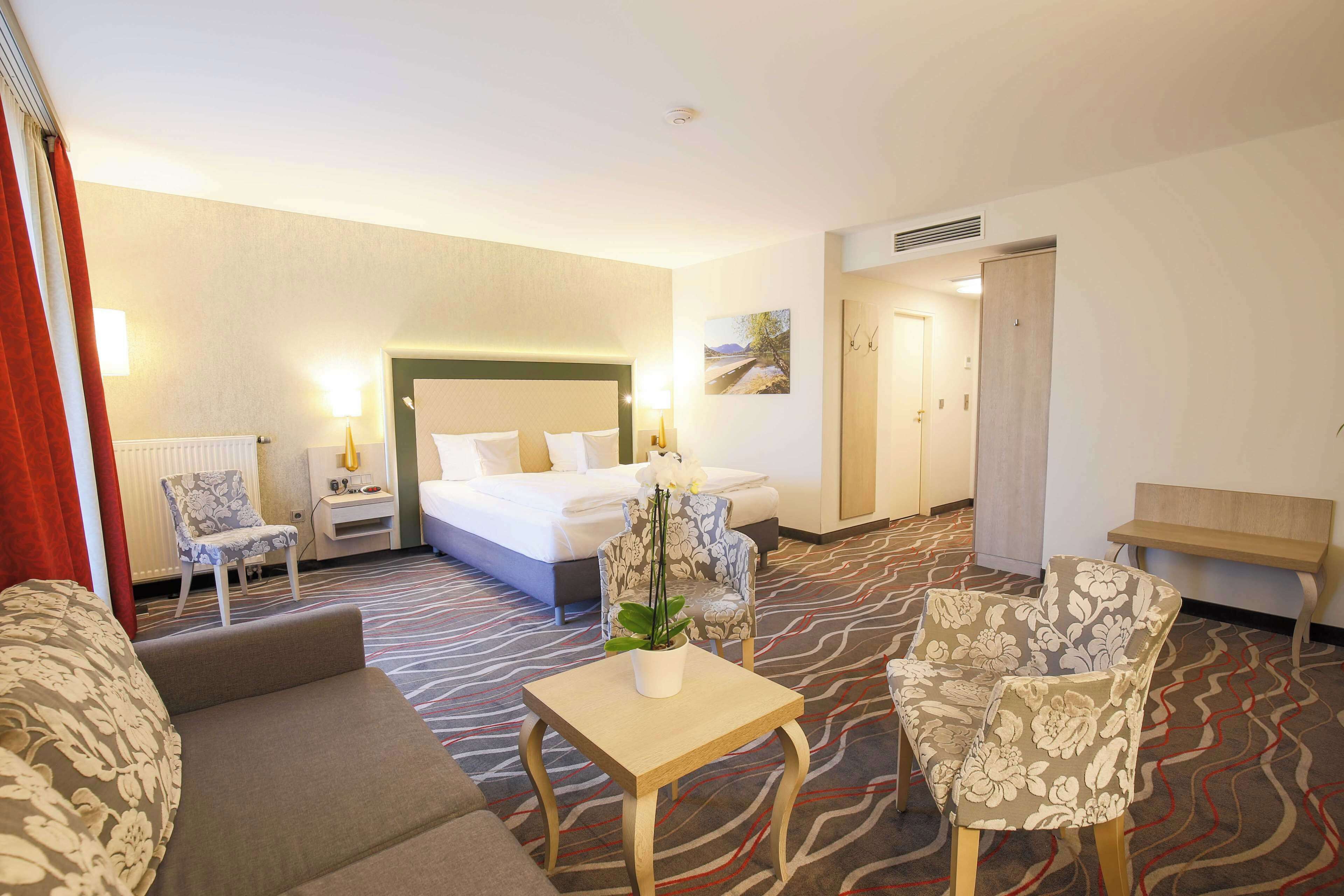 Junior-Suite, 1 Doppelbett (Converts to 2 Twin Beds;with Sofabed) | Zimmerausstattung