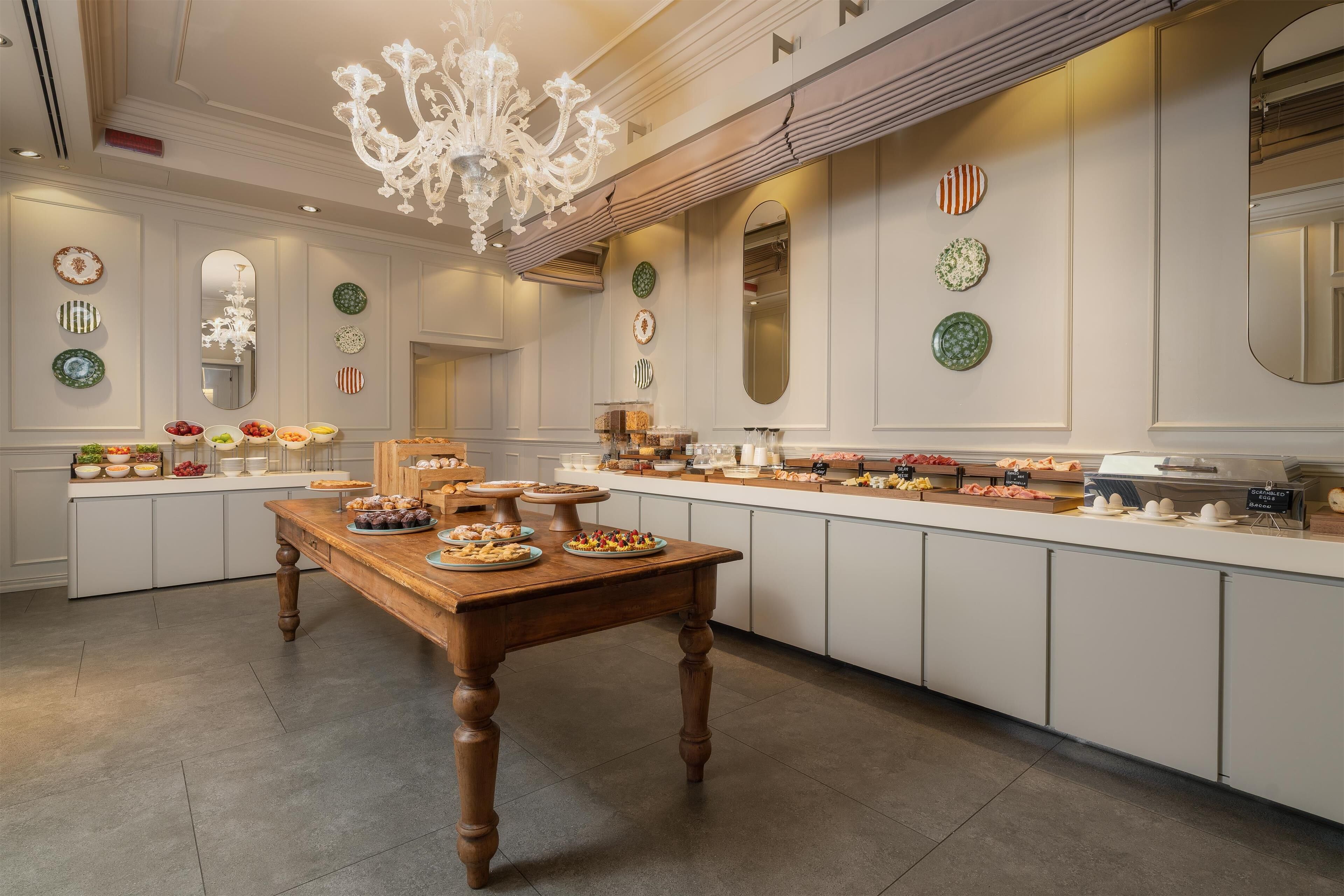 daily buffet breakfast for a fee