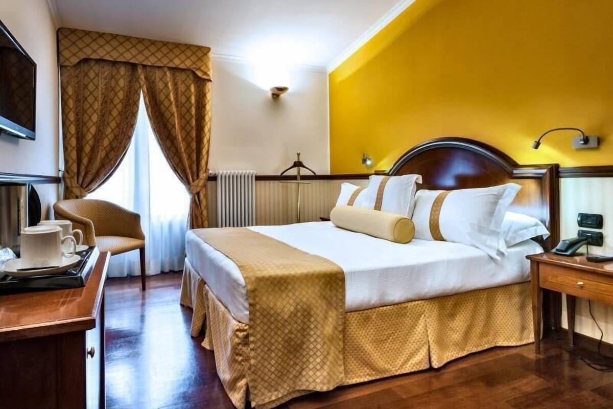 Premium bedding, down duvets, minibar, in-room safe