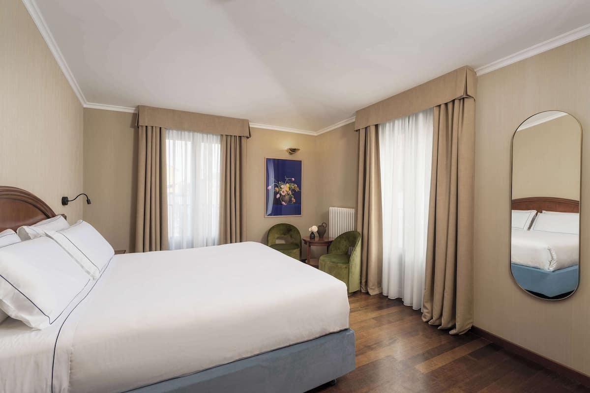 Superior Room, 1 King Bed | 1 bedroom, premium bedding, down duvets, minibar
