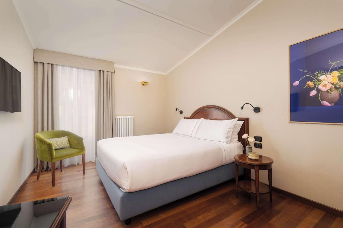 Classic Room, 1 Queen Bed | 1 bedroom, premium bedding, down duvets, minibar