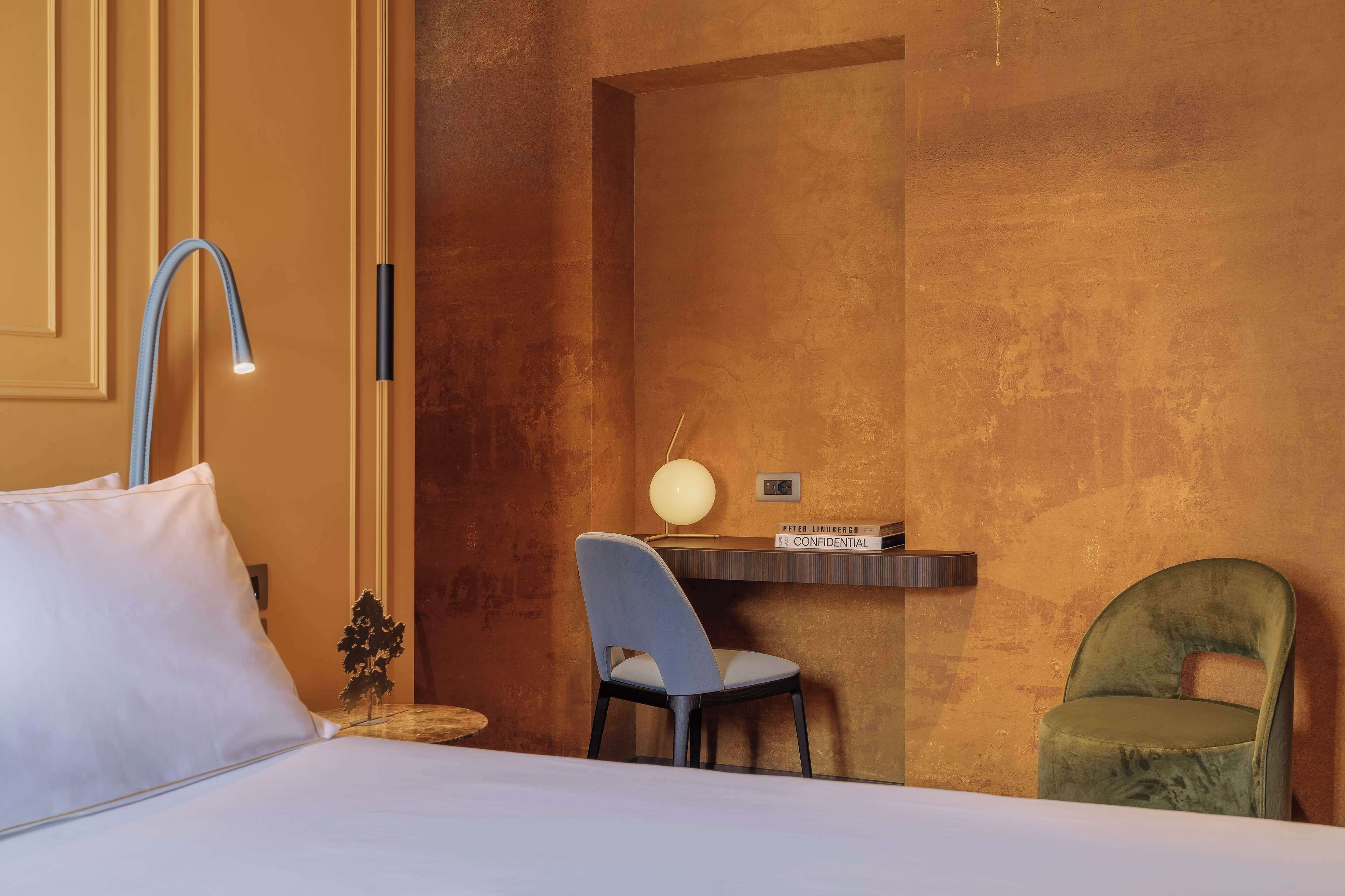 deluxe room, 1 king bed | 1 bedroom, premium bedding, down duvets, minibar