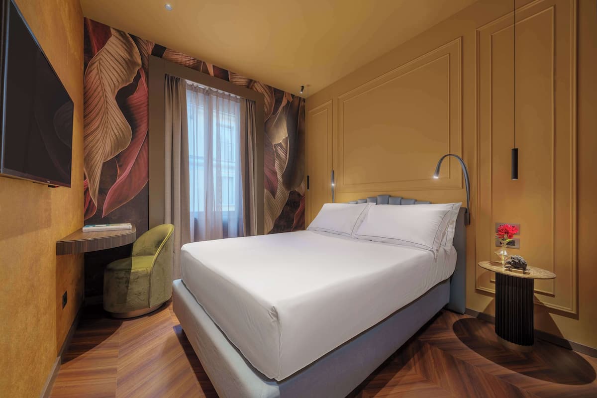 Deluxe Room (French) | 1 bedroom, premium bedding, down duvets, minibar