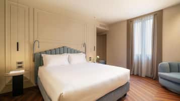 Camera Deluxe, 1 letto king (Executive) | Biancheria da letto di alta qualità, copriletto in piuma, minibar