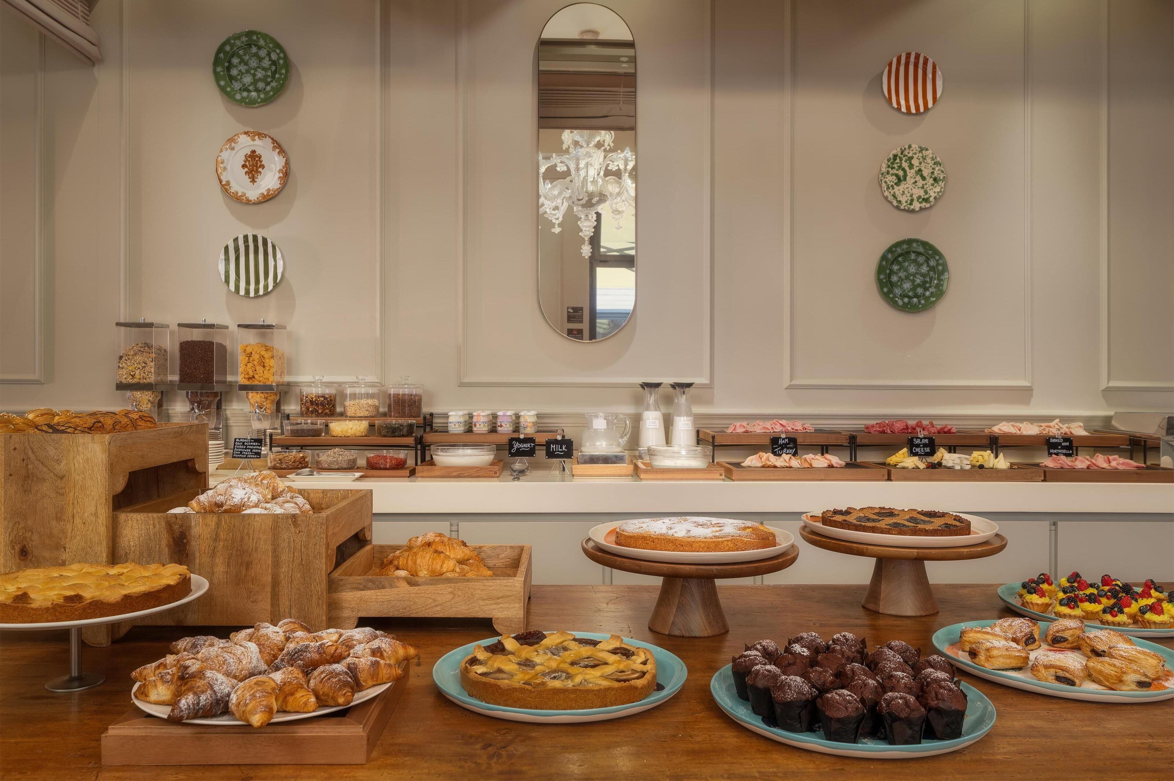 daily buffet breakfast for a fee