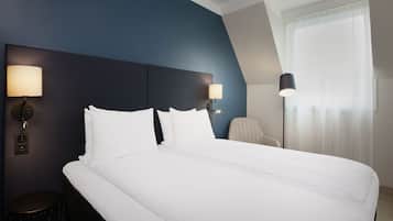 Blackout drapes, free WiFi, bed sheets