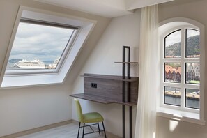 Cortinas blackout, wifi gratis y ropa de cama 