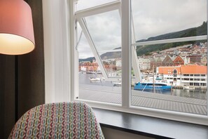 Premium bedding, blackout drapes, free WiFi, bed sheets