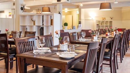 Daily buffet breakfast (NOK 200 per person)