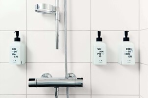 Ducha, secador de pelo, toallas