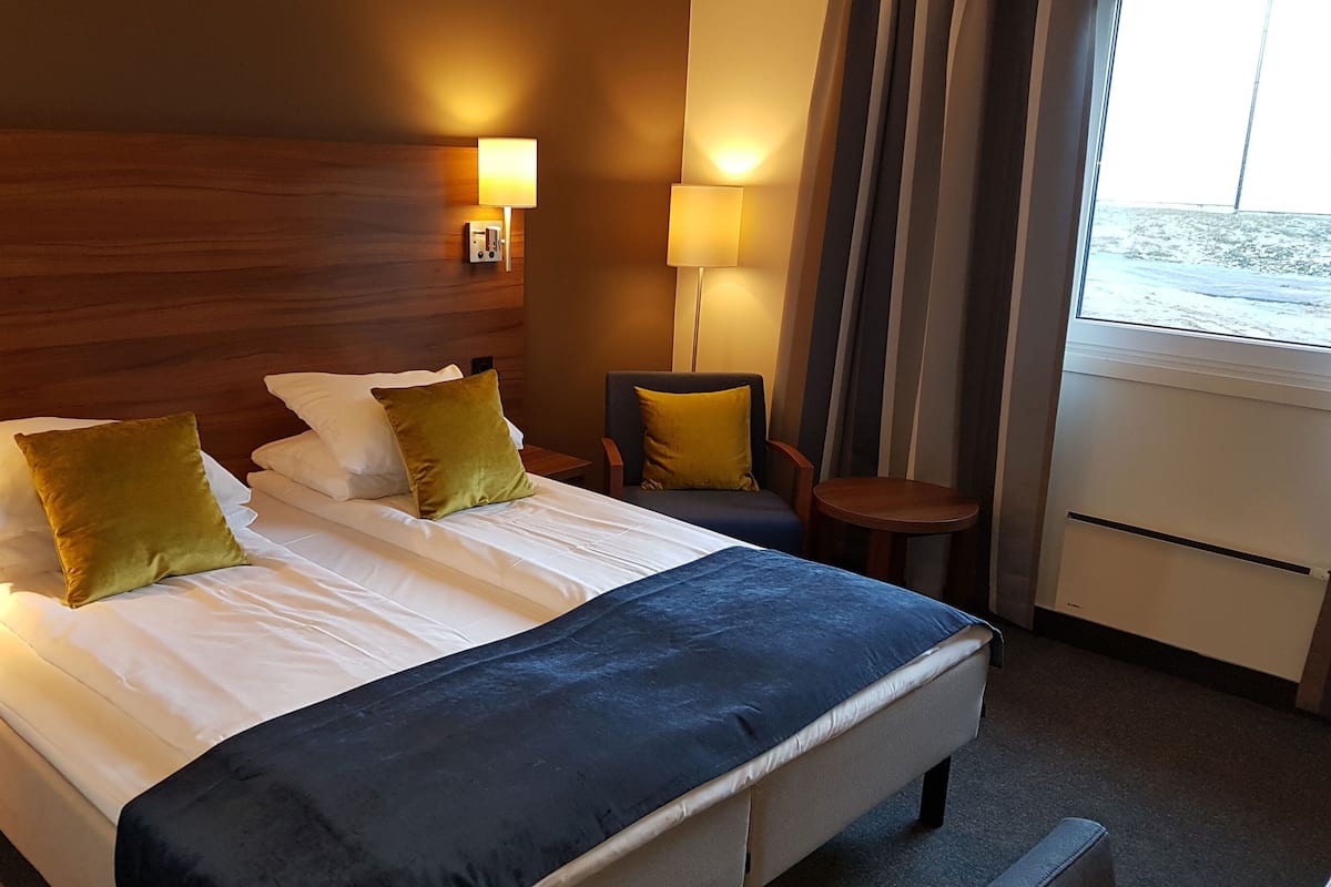 Standard Double Room | Hypo-allergenic bedding, pillowtop beds, desk, blackout drapes