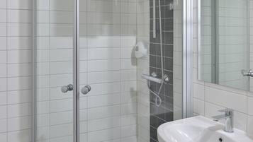 Douche, serviettes fournies