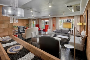 Lobby-Lounge