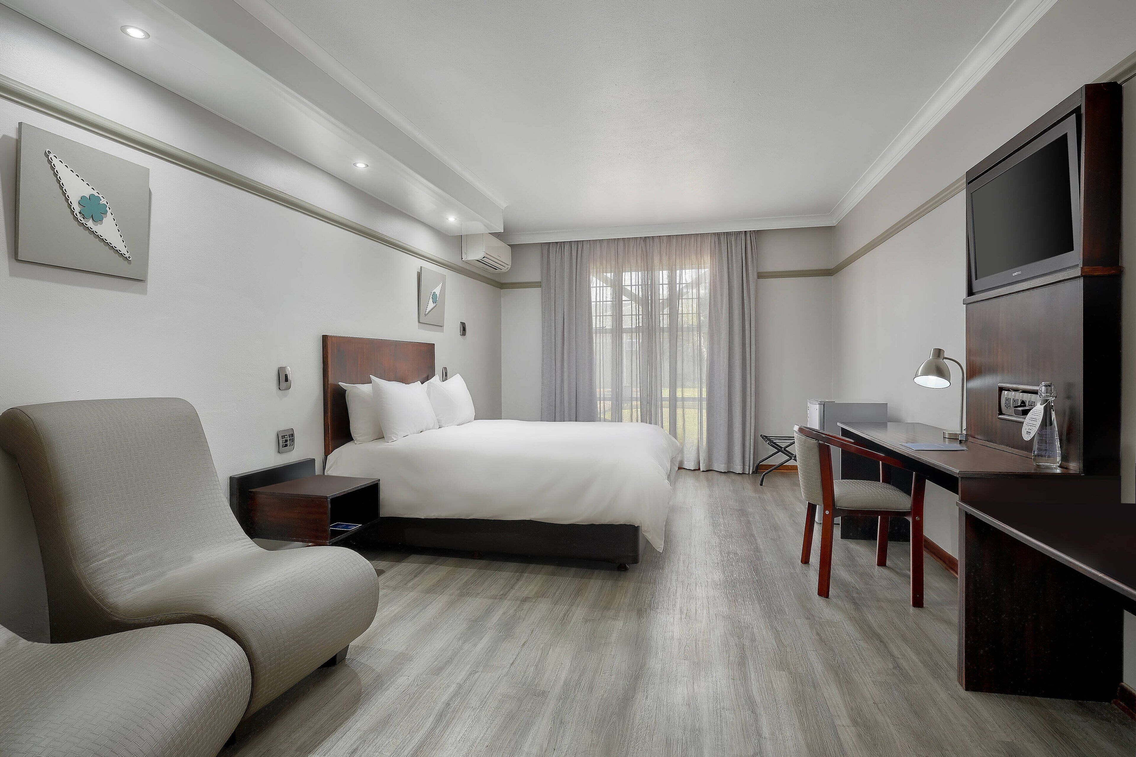 Room, 1 Double Bed | 1 bedroom, in-room safe, desk, iron/ironing board