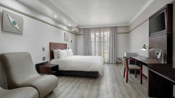 Room, 1 Double Bed | 1 bedroom, in-room safe, desk, iron/ironing board