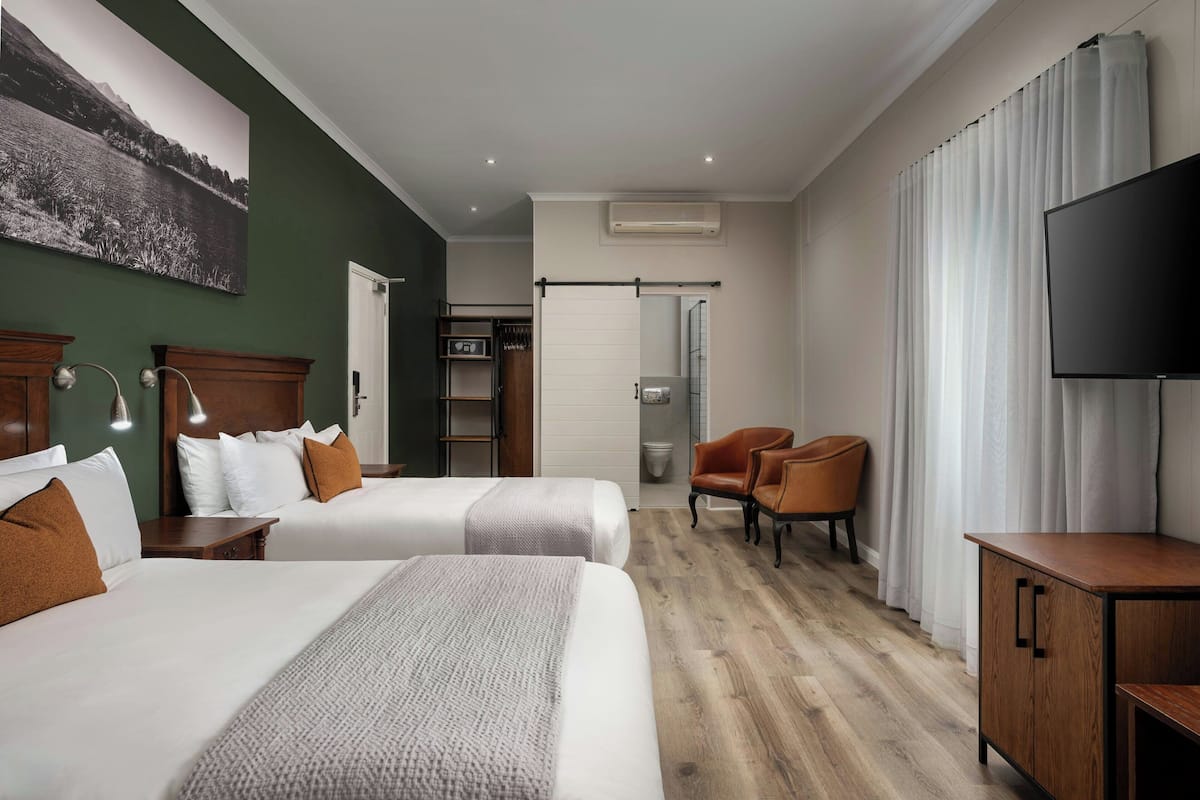 Executive Room, 2 Katil Kelamin (Double), Smoking | Peralatan tempat tidur hipoalergenik, peti besi dalam bilik, meja