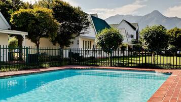 2 piscine all'aperto