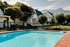 2 outdoor pools