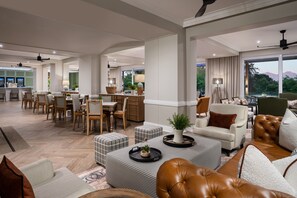 Petit déjeuner, déjeuner et dîner servis sur place, vue sur le jardin