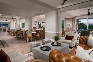 Se sirven desayunos, almuerzos y cenas; con vista al jardín