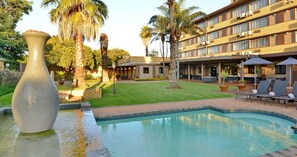Outdoor pool, pool loungers