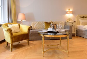 Deluxe Quadruple Room (Deluxe)