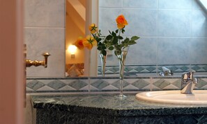 Superior Double Room (Family) | Bathroom | Free toiletries, hair dryer, towels, soap