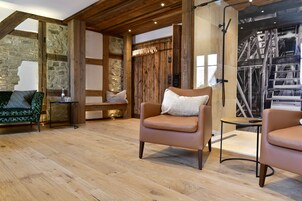 华丽四人房 (Deluxe) | 防过敏的被褥、特色装修、特色家居、熨斗/熨板