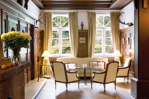 Lobby-Lounge