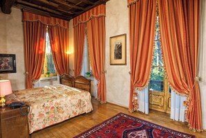 Minibar, coffres-forts dans les chambres, bureau, Wi-Fi gratuit