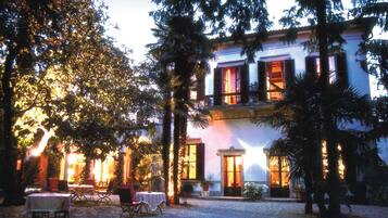 Vista frontal de la propiedad