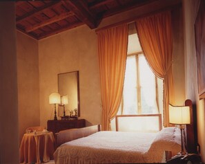 Classic Double Room | Minibar, in-room safe, desk, free WiFi - Locanda dei Mai Intees (Azzate)