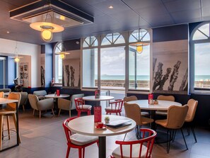 Bar (on property) - ibis Saint Malo Plage (Saint-Malo)