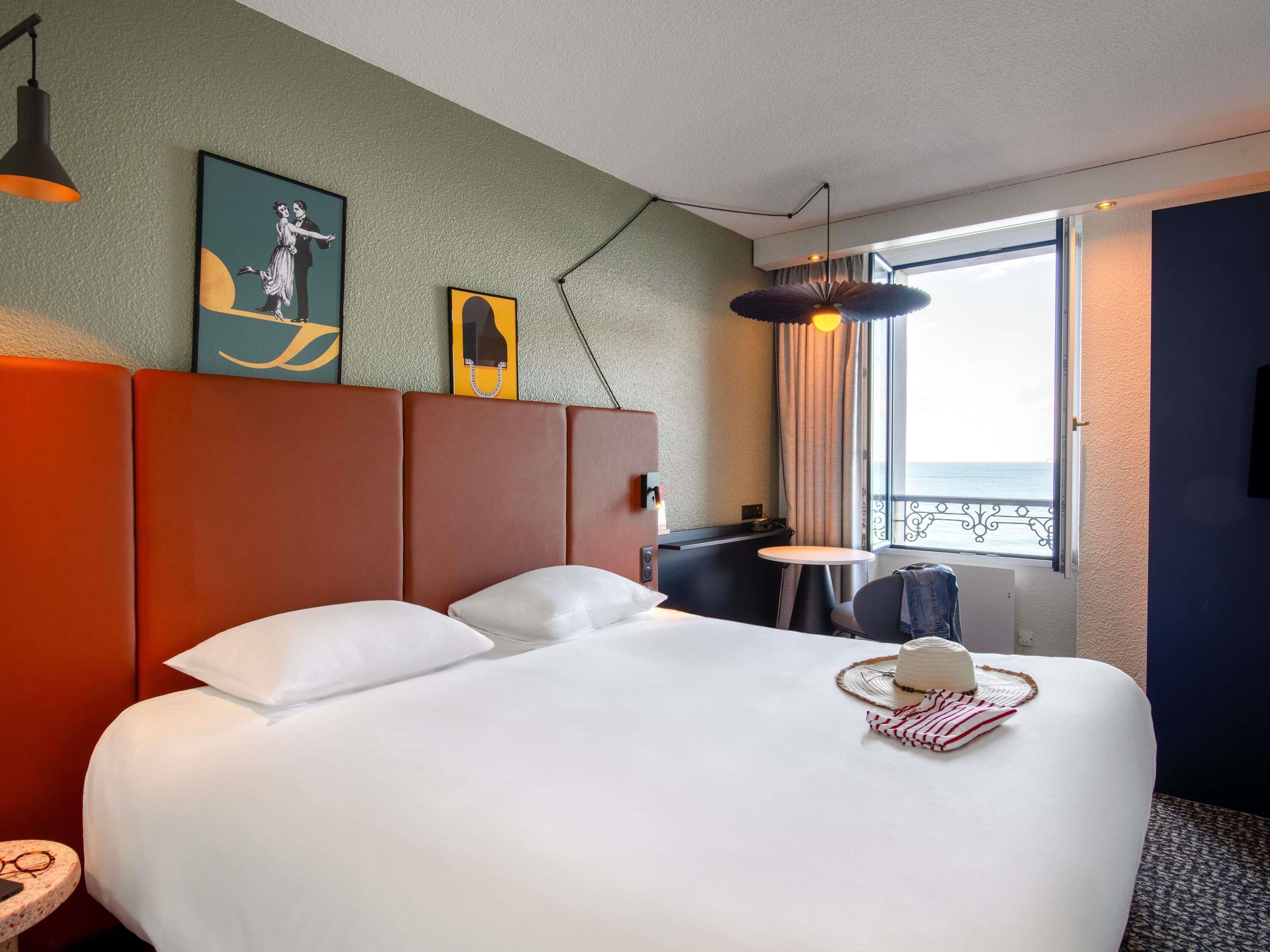 Habitación doble estándar, 1 cama matrimonial, vista al mar | Escritorio, espacio para trabajar con laptop y insonorización 