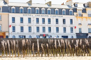 Front of property - ibis Saint Malo Plage (Saint-Malo)