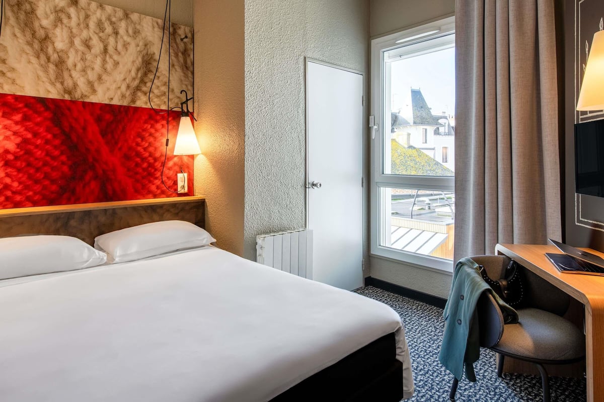 Standard Room, 1 Single Bed | Desk, laptop workspace, soundproofing, iron/ironing board