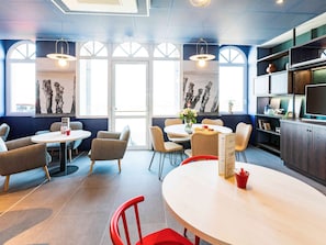 Daily buffet breakfast (EUR 13.9 per person)