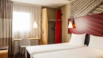 Ropa de cama de alta calidad y escritorio