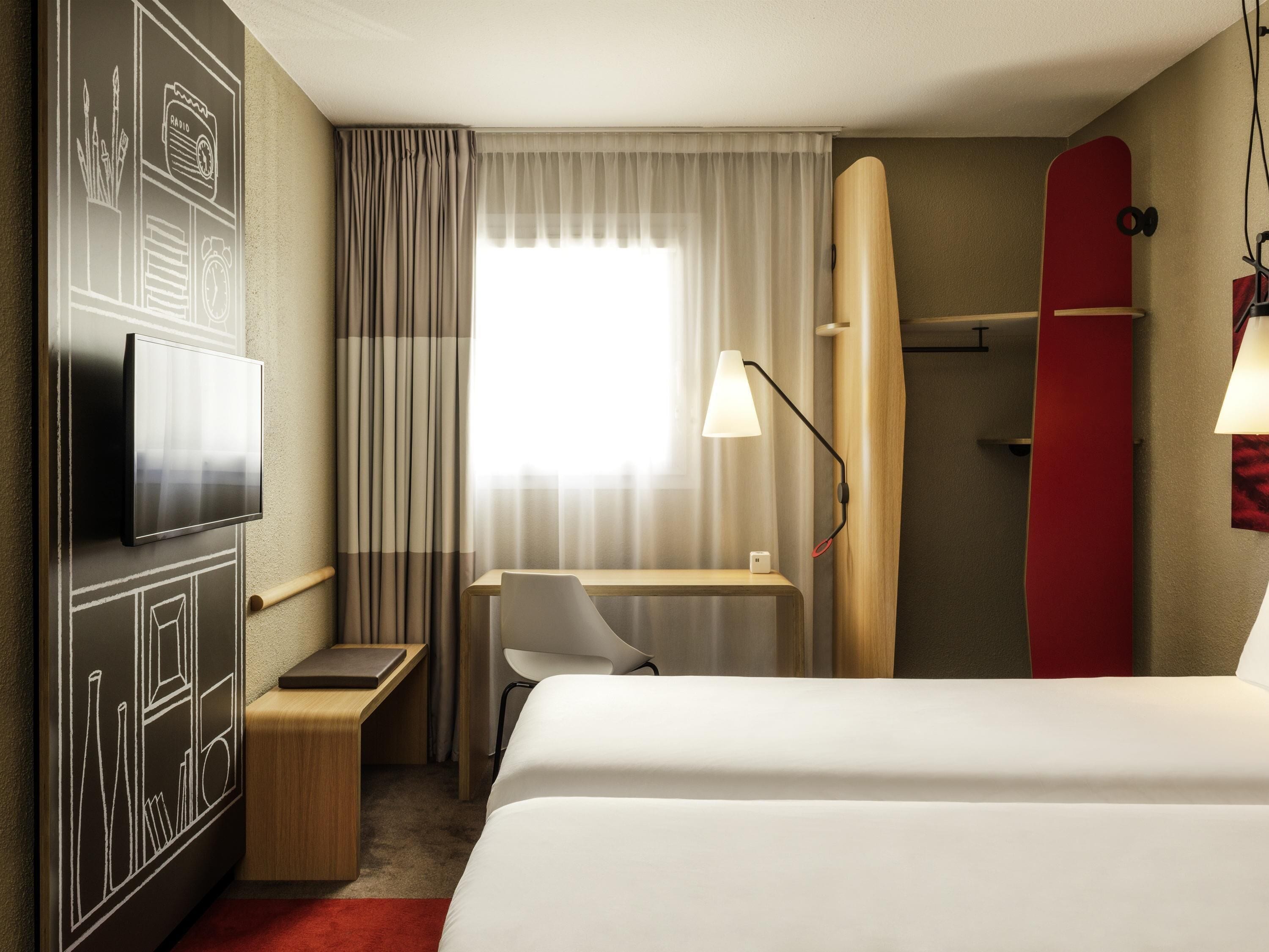 Standard Room, 2 Twin Beds | Premium bedding, desk, laptop workspace, blackout drapes