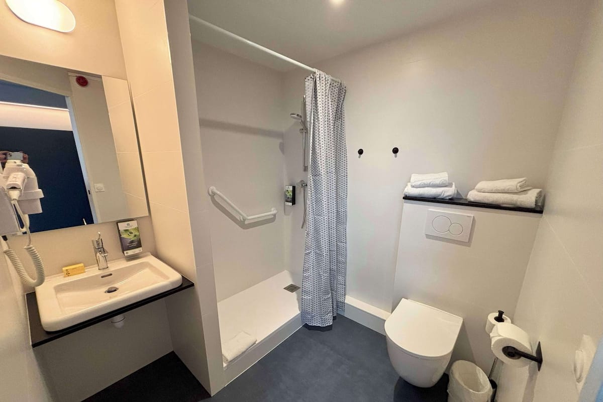 Comfort-Zimmer, 1 Queen-Bett, Nichtraucher | Barrierefreies Bad